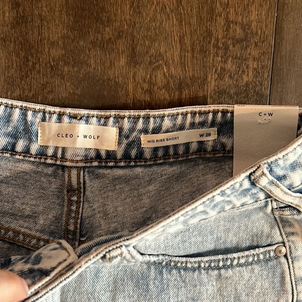 NWT Cleo + Wolf Women's Light Wash Mid Rise Denim Distressed Shorts Sz- 28 - Picture 7 of 16